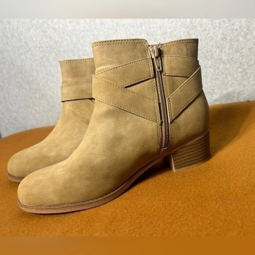 Tan Faux Suede Buckle‎ Ankle Boots Size 5 winter fall casual